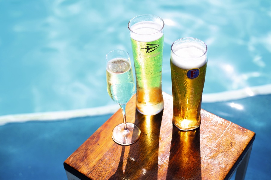 Marella Cruises Marella Voyager Pool Bar Cocktails ©Jade Duggleby.jpg